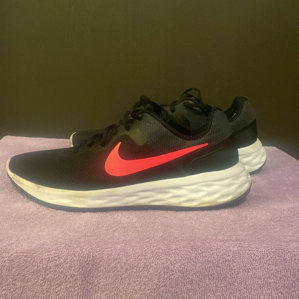Shoes - Picture 2 of 6